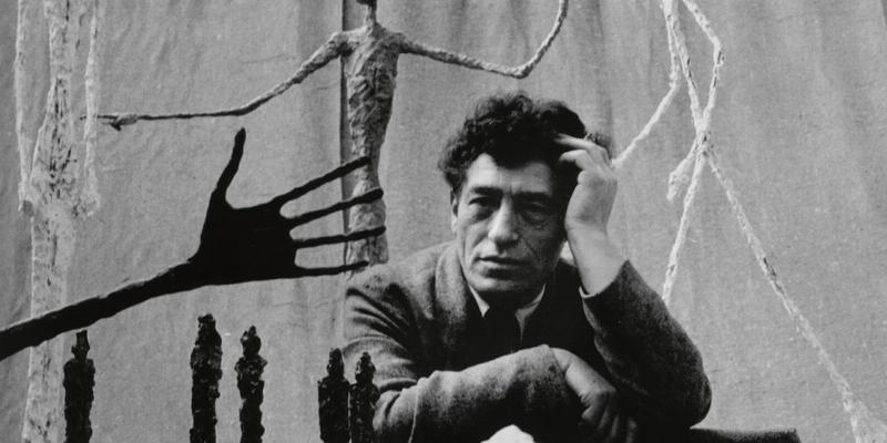 Alberto Giacometti Homme qui marche II, une œuvre iconique représentant la quête de l’humanité dans l’espace et le temps.